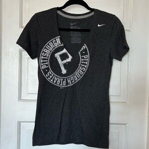 Nike Pittsburgh Pirates V-neck Gray & White T-shirt GUC